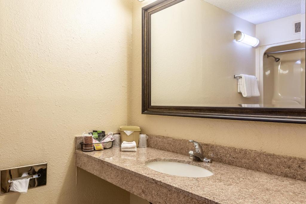Red Roof Inn Hardeeville - image 7
