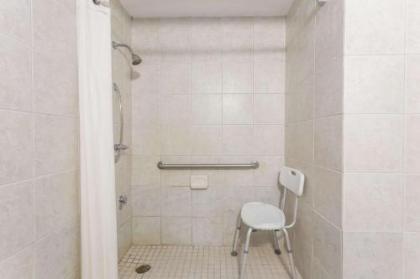 Super 8 by Wyndham Hardeeville - image 10