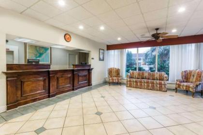 Super 8 by Wyndham Hardeeville - image 2