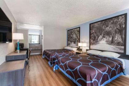 Super 8 by Wyndham Hardeeville - image 7