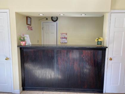 Deluxe Inn Hardeeville - image 2