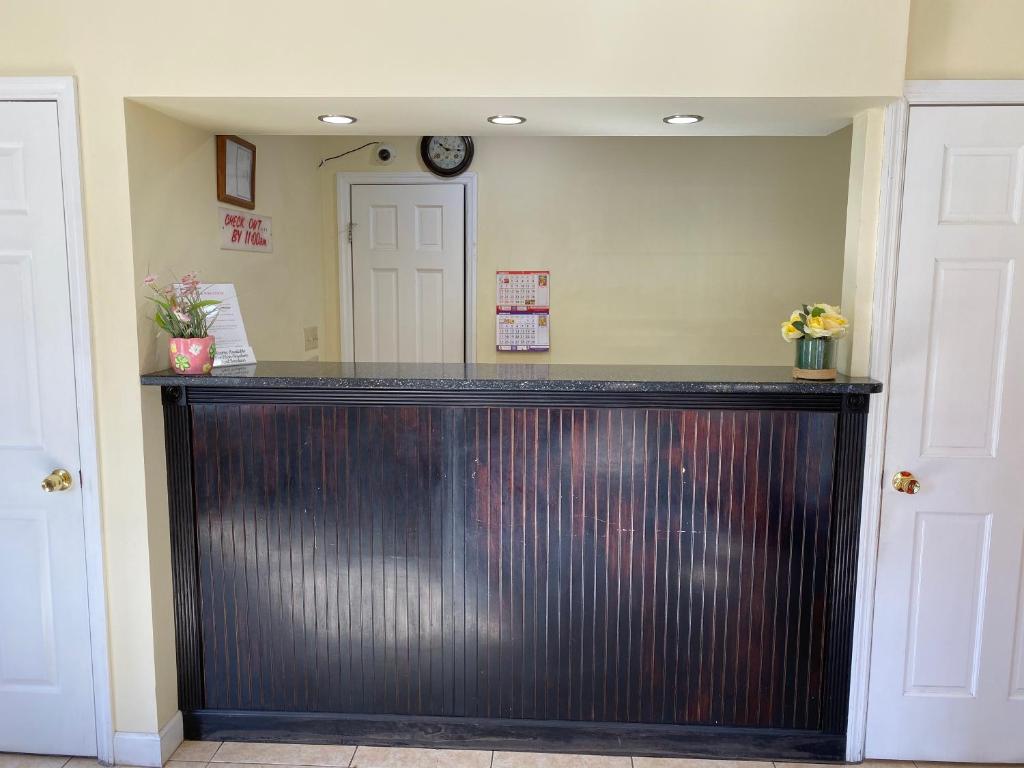 Deluxe Inn Hardeeville - image 2