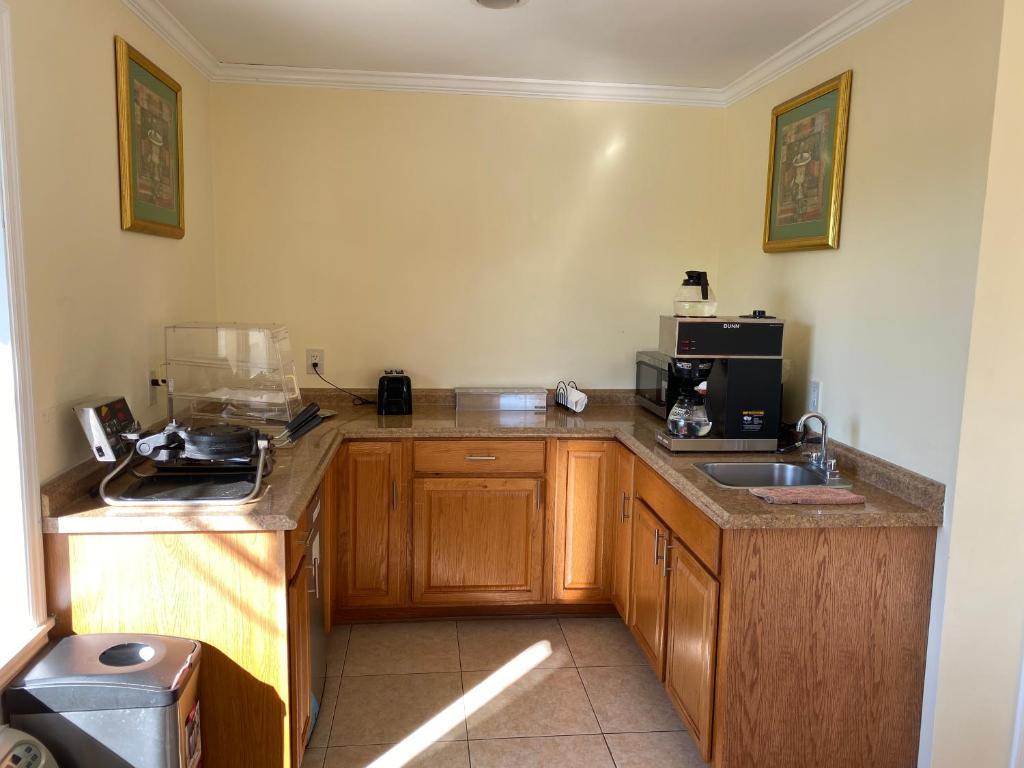Deluxe Inn Hardeeville - image 5