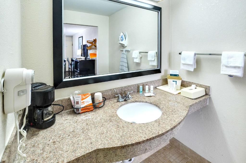 Quality Inn & Suites Hardeeville - Savannah North - Renovated with Hot Breakfast Included - image 4
