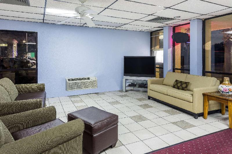 Travelodge by Wyndham Hardeeville - image 4
