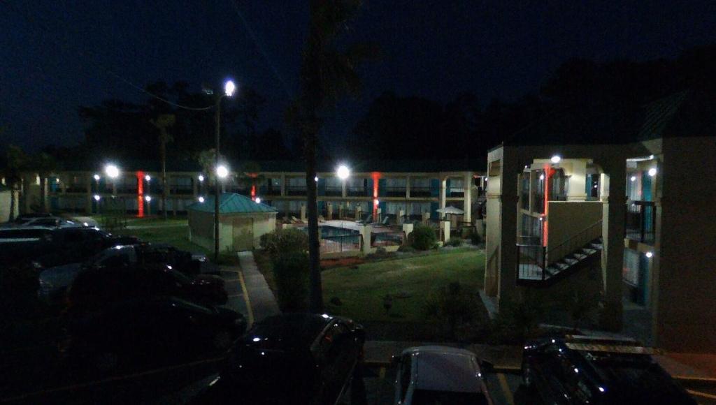 Econo Lodge Inn & Suites I-95 Hardeeville - image 2