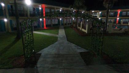 Econo Lodge Inn & Suites I-95 Hardeeville - image 3