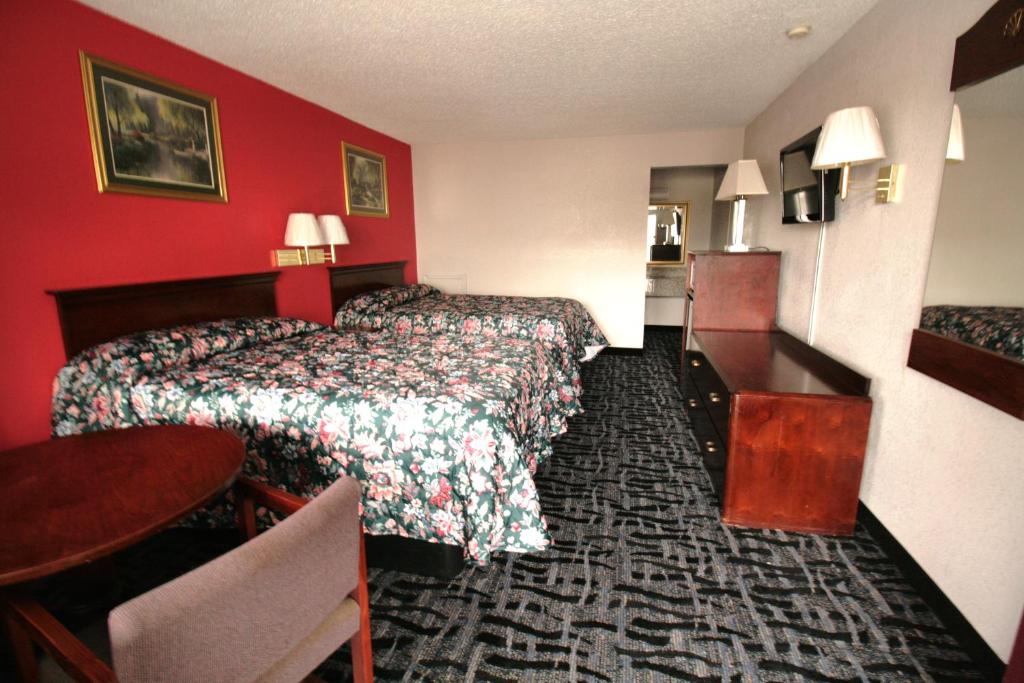 Economy Inn - image 3