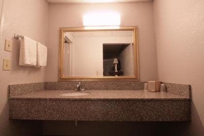Economy Inn - image 5