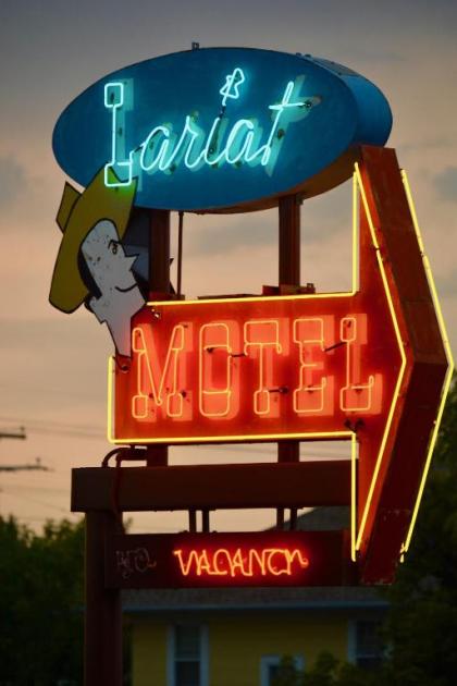 Lariat Motel - image 10
