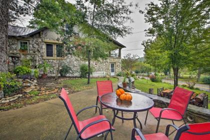 Historic Hardy House on Main Street with Fire Pit! - image 15