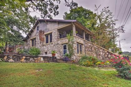 Historic Hardy House on Main Street with Fire Pit! - image 7
