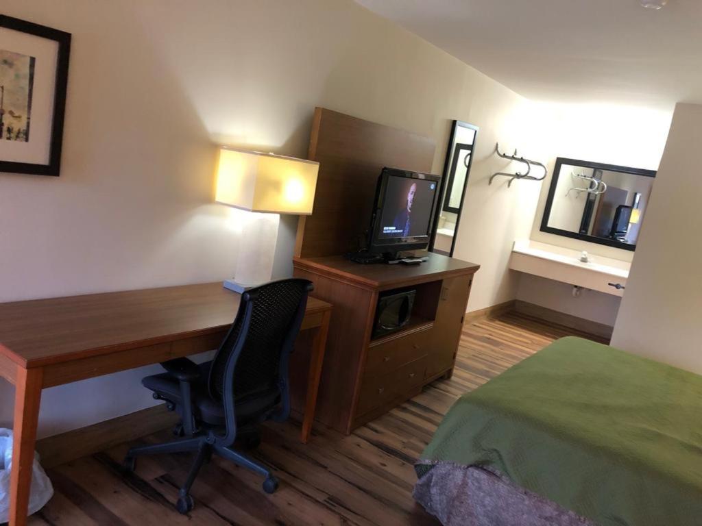 Countryside Inn - image 5
