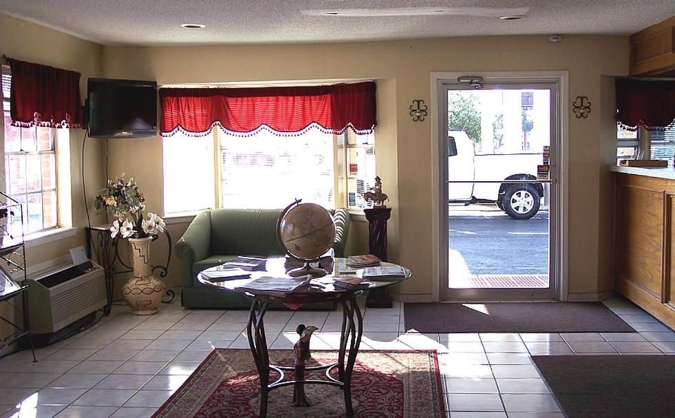 Value Inn & Suites - Harlingen - image 3