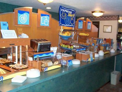 Holiday Inn Express - image 12