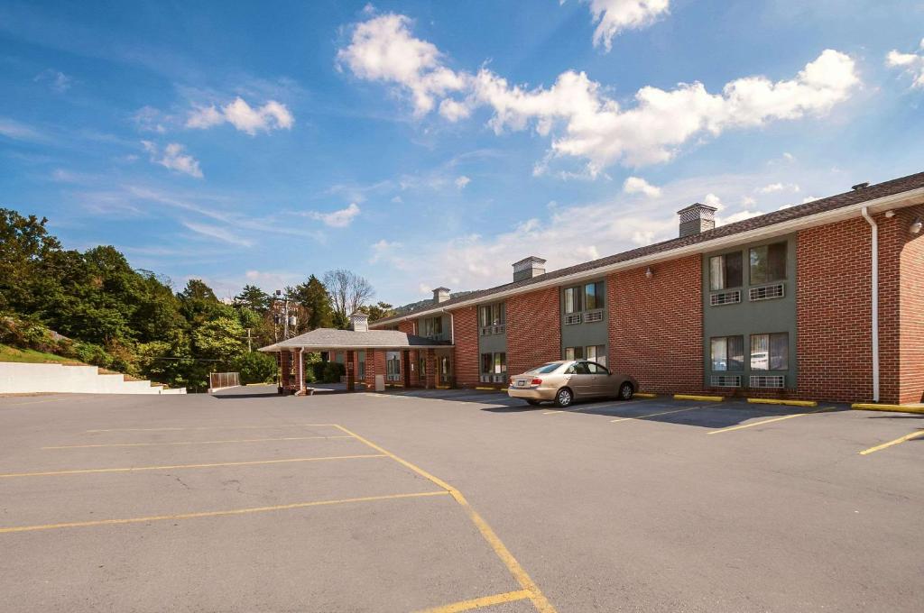 Quality Inn - image 4