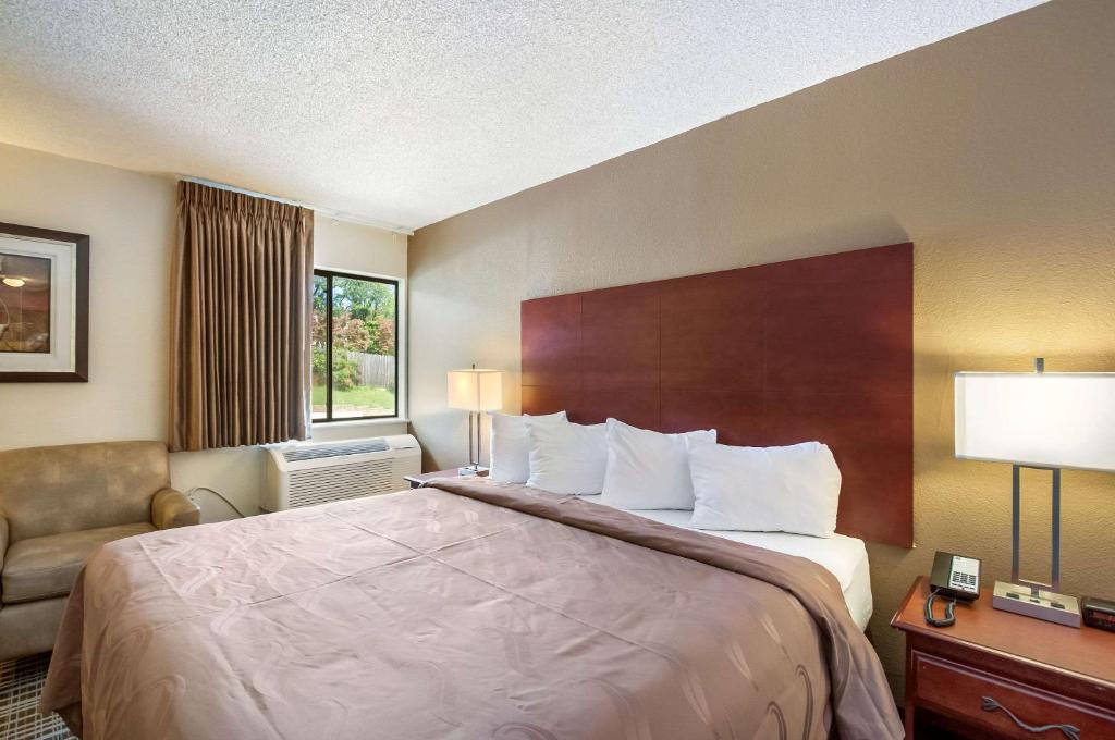 Quality Inn - image 5