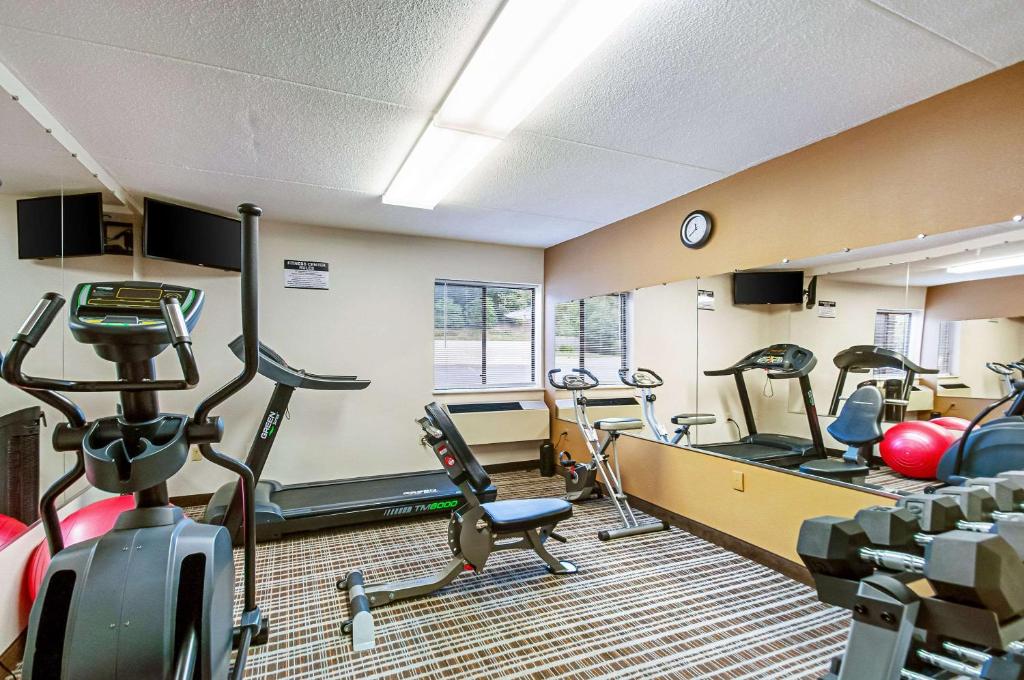 Quality Inn - image 6