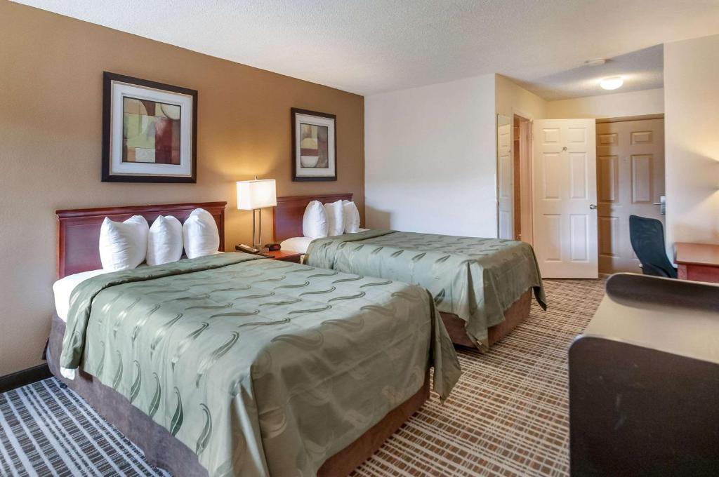 Quality Inn - image 7