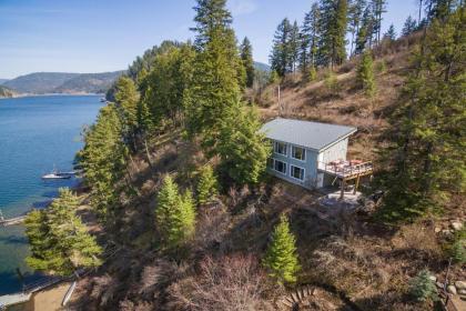 Two Lakefront Homes - Main Home & Private Floating Home