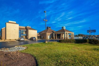Clarion Pointe Harrisonburg - image 6