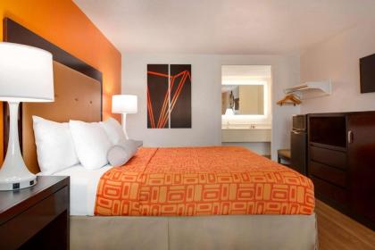 Howard Johnson by Wyndham Harrisonburg - image 9