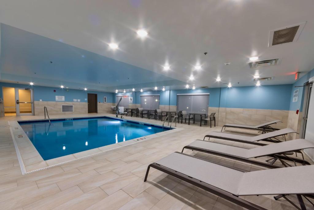 Holiday Inn Express & Suites - Harrisonburg University Area  an IHG Hotel - main image