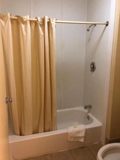 Travel Inn Motel - image 10