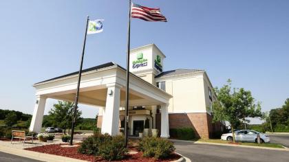 Holiday Inn Express   Delafield an IHG Hotel Wisconsin