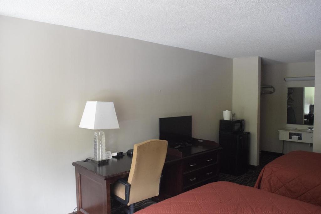 Landmark Inn - image 2