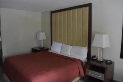 Landmark Inn - image 5