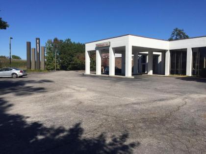 Landmark Inn - image 8