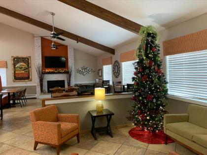Nichols Inn & Suites - image 11