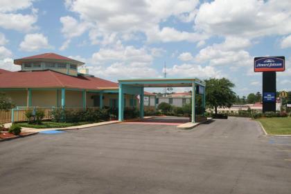 Howard Johnson by Wyndham Hattiesburg - image 2