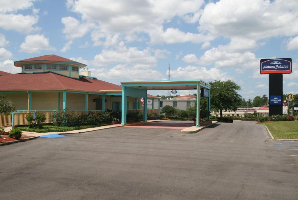 Howard Johnson by Wyndham Hattiesburg - image 2