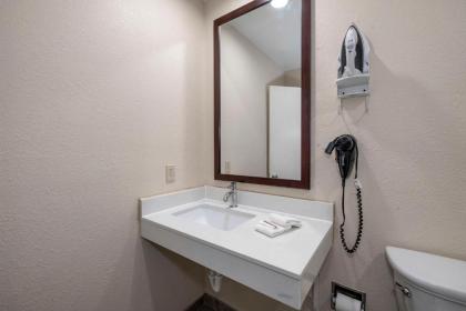 Red Roof Inn Hattiesburg - image 2