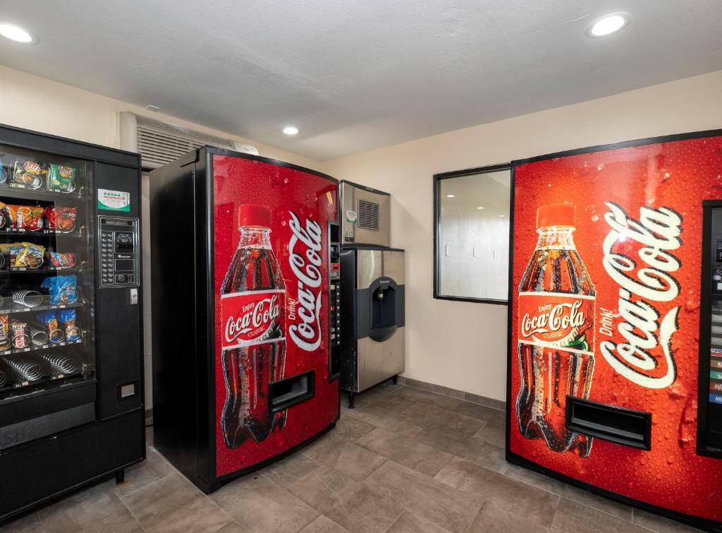 Red Roof Inn Hattiesburg - image 3