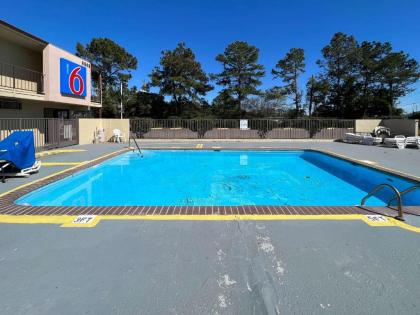 Red Roof Inn Hattiesburg - image 5