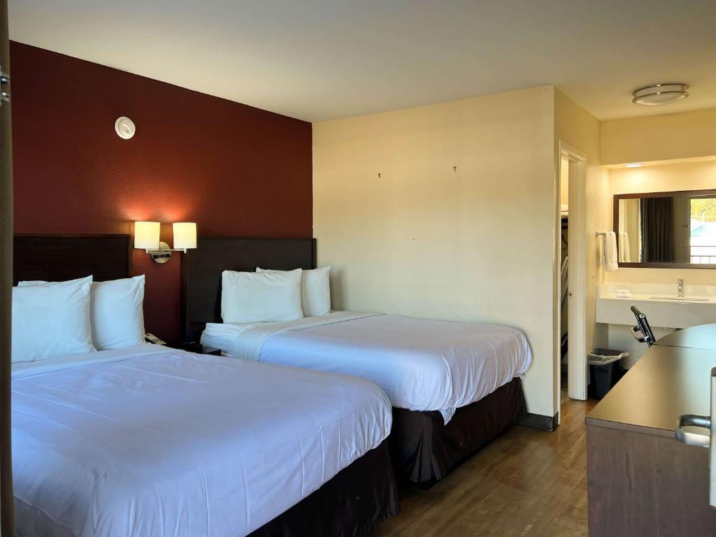 Red Roof Inn Hattiesburg - image 7