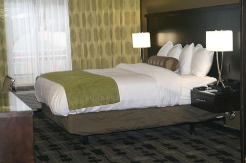 Best Western Premier University Inn - image 6