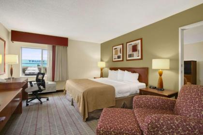 Baymont by Wyndham Evansville North/Haubstadt - image 8