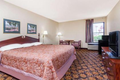 Super 8 by Wyndham Evansville North - image 11