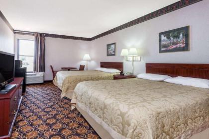 Super 8 by Wyndham Evansville North - image 12