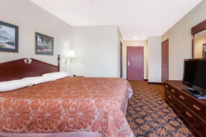 Super 8 by Wyndham Evansville North - image 15