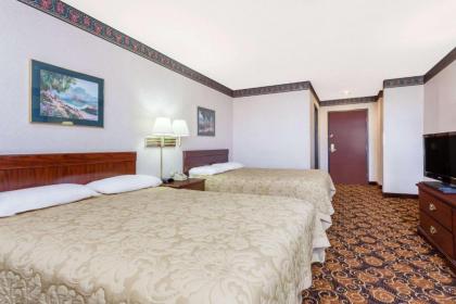 Super 8 by Wyndham Evansville North - image 2
