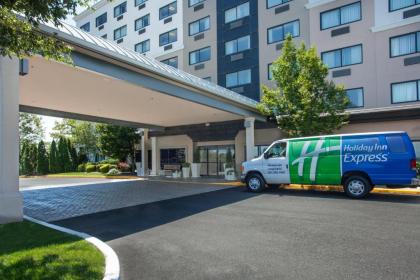 Holiday Inn Express Hauppauge-Long Island an IHG Hotel