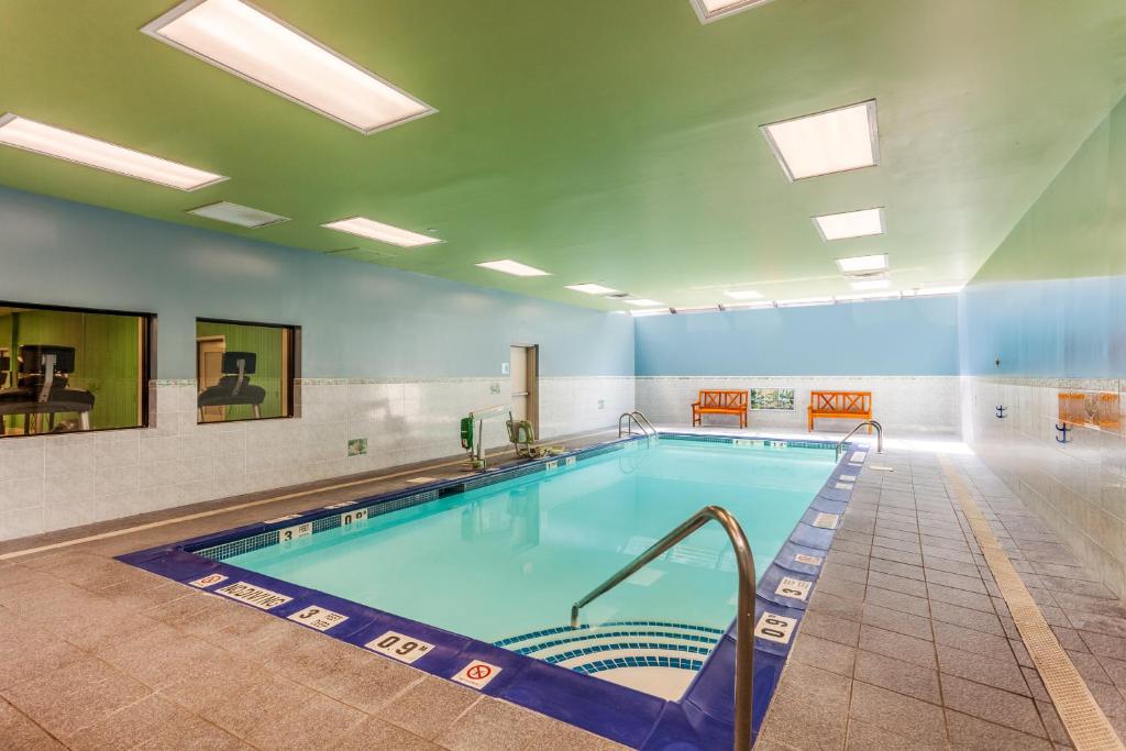 Holiday Inn Express Hauppauge-Long Island an IHG Hotel - image 4