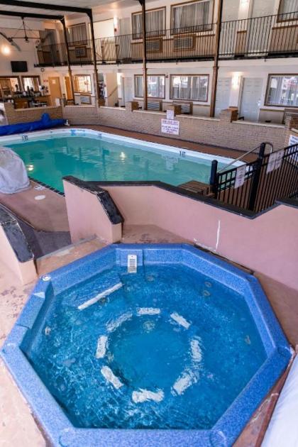 Quality Inn - image 13