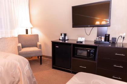 Quality Inn - image 9