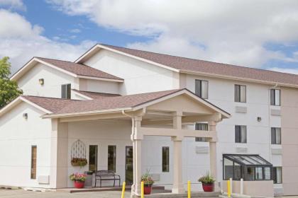 Super 8 by Wyndham Havre - image 1